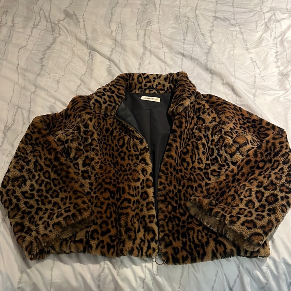 Short cheetah faux fur jacket.